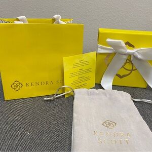 Kendra Scott packaging